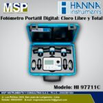 Fotómetro portátil digital para cloro libre y cloro total marca Hanna Instruments modelo HI 97711C dentro de su maletín de transporte con accesorios.