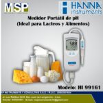 Medidor portátil de pH y temperatura para lácteos y alimentos marca Hanna Instruments modelo HI 99161 junto a una jarra de leche, queso y mantequilla.