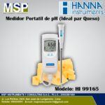 Medidor portátil de pH y temperatura para queso marca Hanna Instruments modelo HI 99165 junto a unos bloques de queso picado